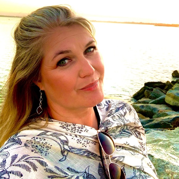 Meet your Posher, Devona - Picture 1 of 3